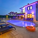 Casa de Férias Lunessa-villa With Children's Pool For 8 People In Oludeniz *